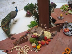 Laura Lima, 
Pheasants with food, 2005