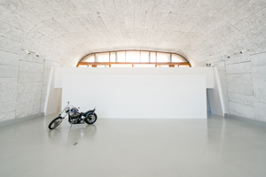 Olivier Mosset, Untitled (2018)
©Wearecontents-MAMO-Olivier-MOSSET