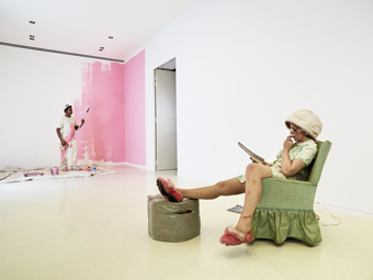 Duane Hanson, Housewife, 1970; Astrup Fearnley Collection, Oslo Photo NMNM / François Fernandez. 

Duane Hanson, House Painter I, 1984-1988; The Estate of Duane Hanson, photo NMNM / François Fernandez.